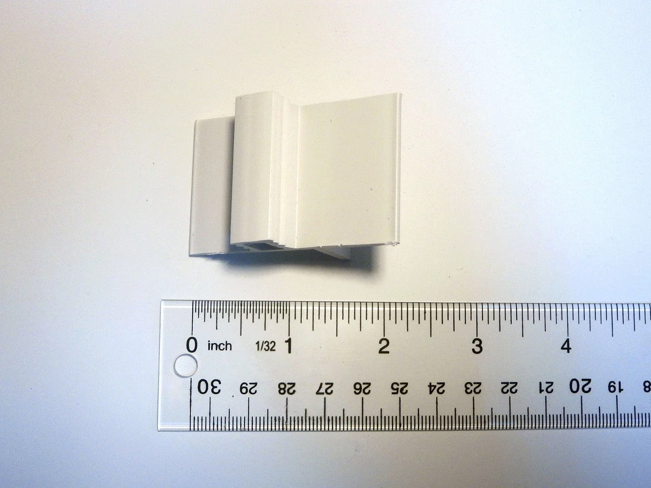 Master Spa - X702446 - 1.5 inch White ABS Extrusion Skirt Clip - Image 4