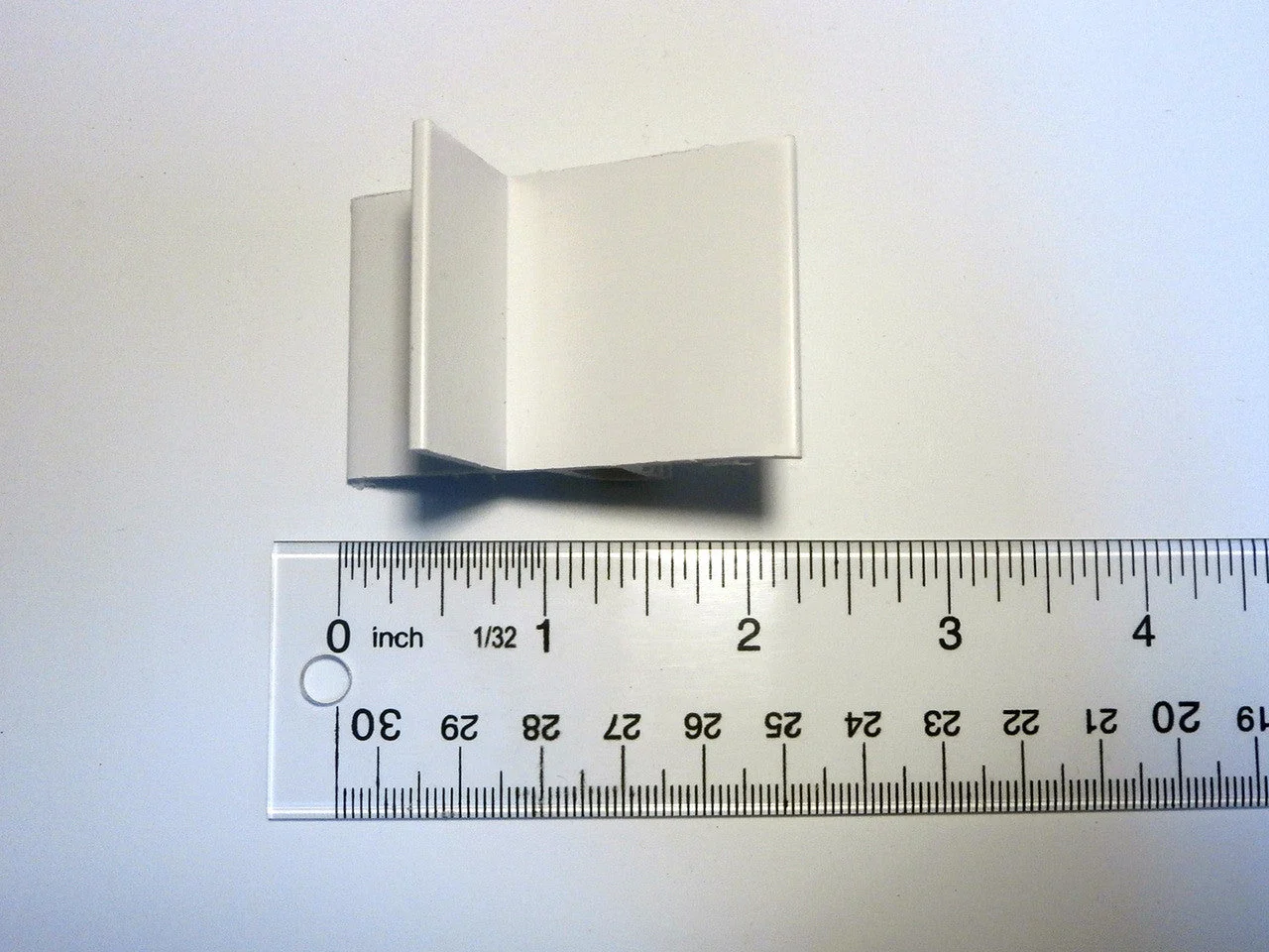 Master Spa - X702446 - 1.5 inch White ABS Extrusion Skirt Clip (Set of Ten) - Image 3